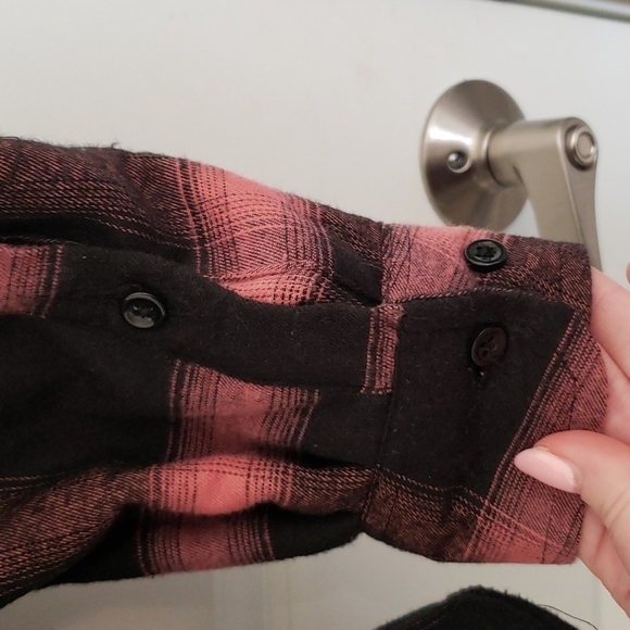 Nomad Men's Black & Pink Plaid Sherpa Lined Button Down - Size M - Picture 6 of 10